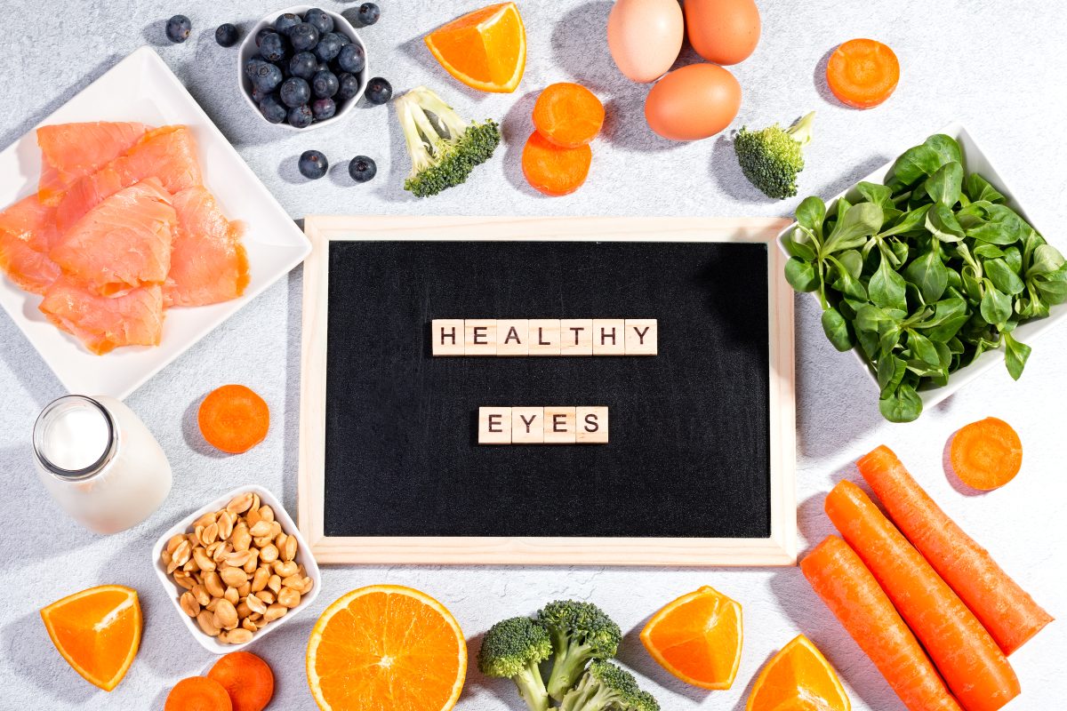 vitamin a helps with eye health oranges, blueberry